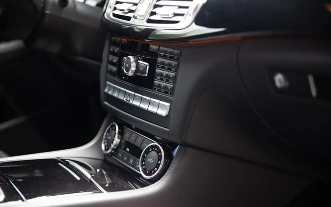 Mercedes-Benz CLS cena 89900 przebieg: 181000, rok produkcji 2012 z Międzylesie małe 352